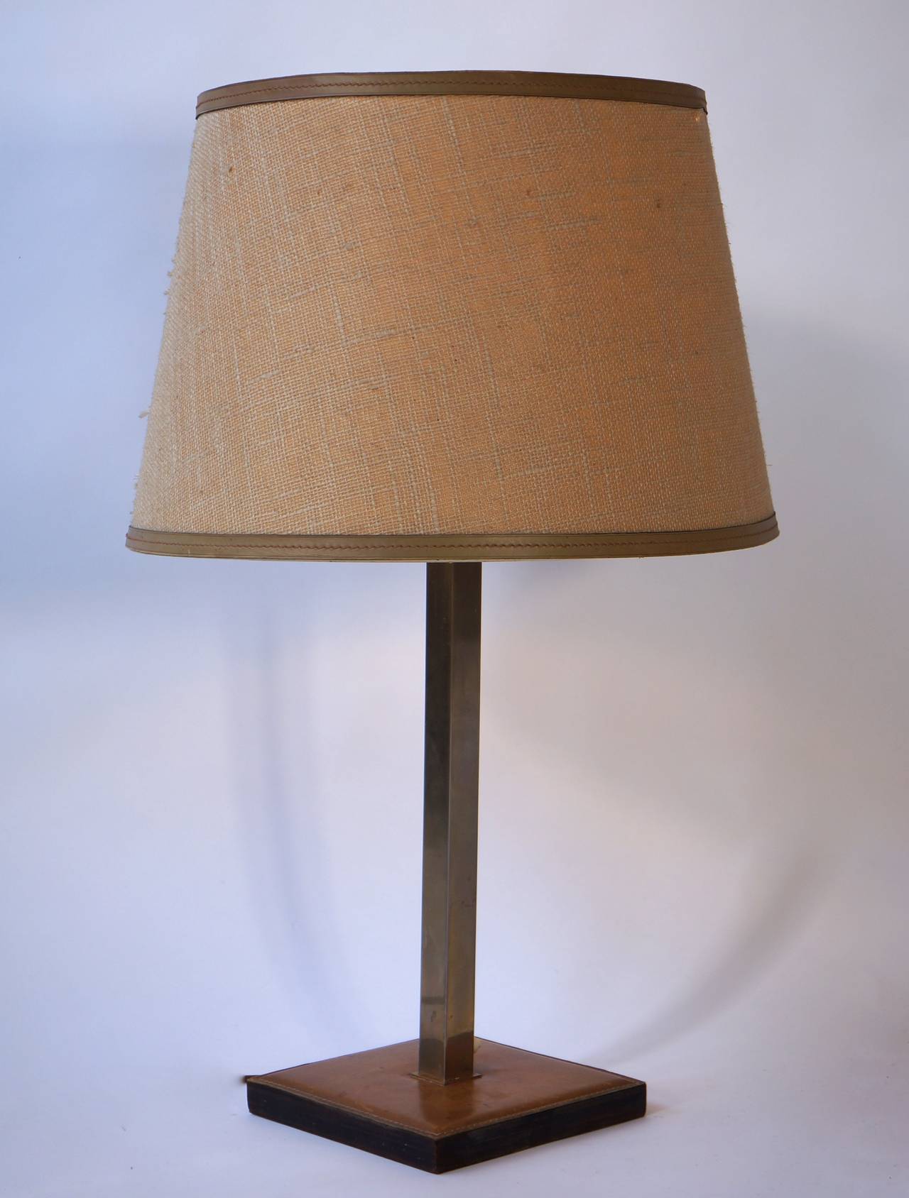 Table lamp designed by Delvaux.
Manufactured in Belgium around 1960.
Leather base, chromed structure and fabric shade.

In good original condition, with minor wear consistent with age and use, preserving a beautiful patina.