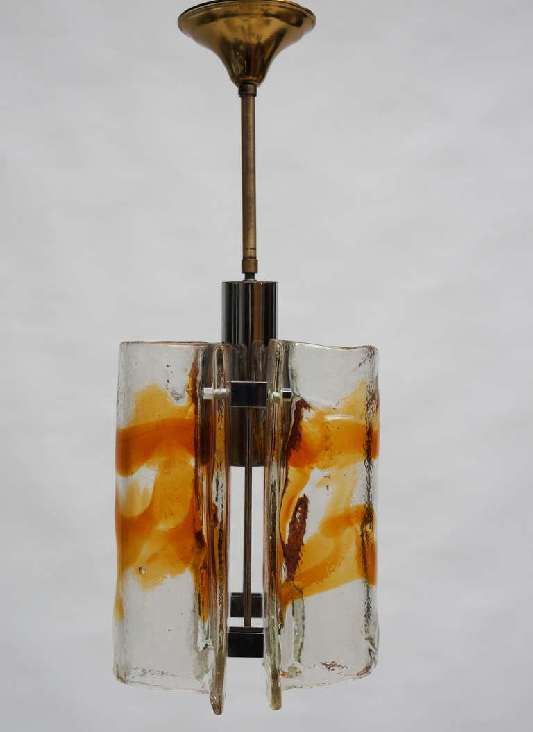 Mid-Century moderno Lampadario a piastrelle in vetro curvo Mazzega Clear and Amber su telaio cromato in vendita