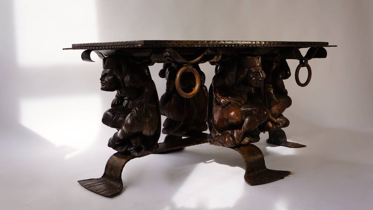 Mid-Century Modern Table basse unique en métal rustique de style mi-siècle moderne en vente