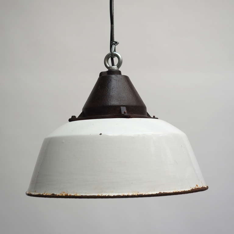 Pair of White Industrial Hanging Lamps In Good Condition In Antwerp, BE