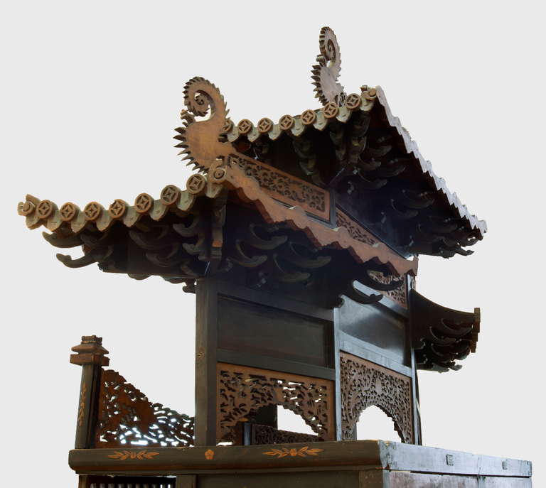 Rare et magnifique vitrine architecturale en Pagode, Chine en vente 7