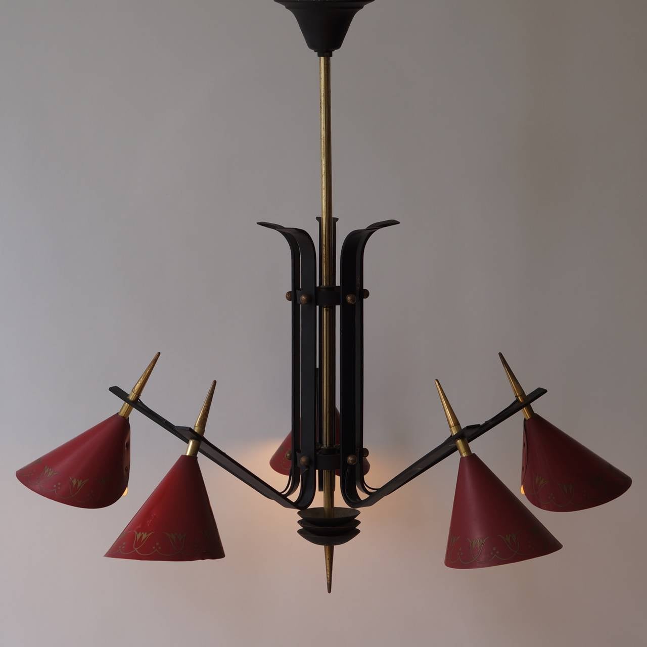 Italian 1950s Brass and Metal Chandelier In Good Condition For Sale In Antwerp, BE