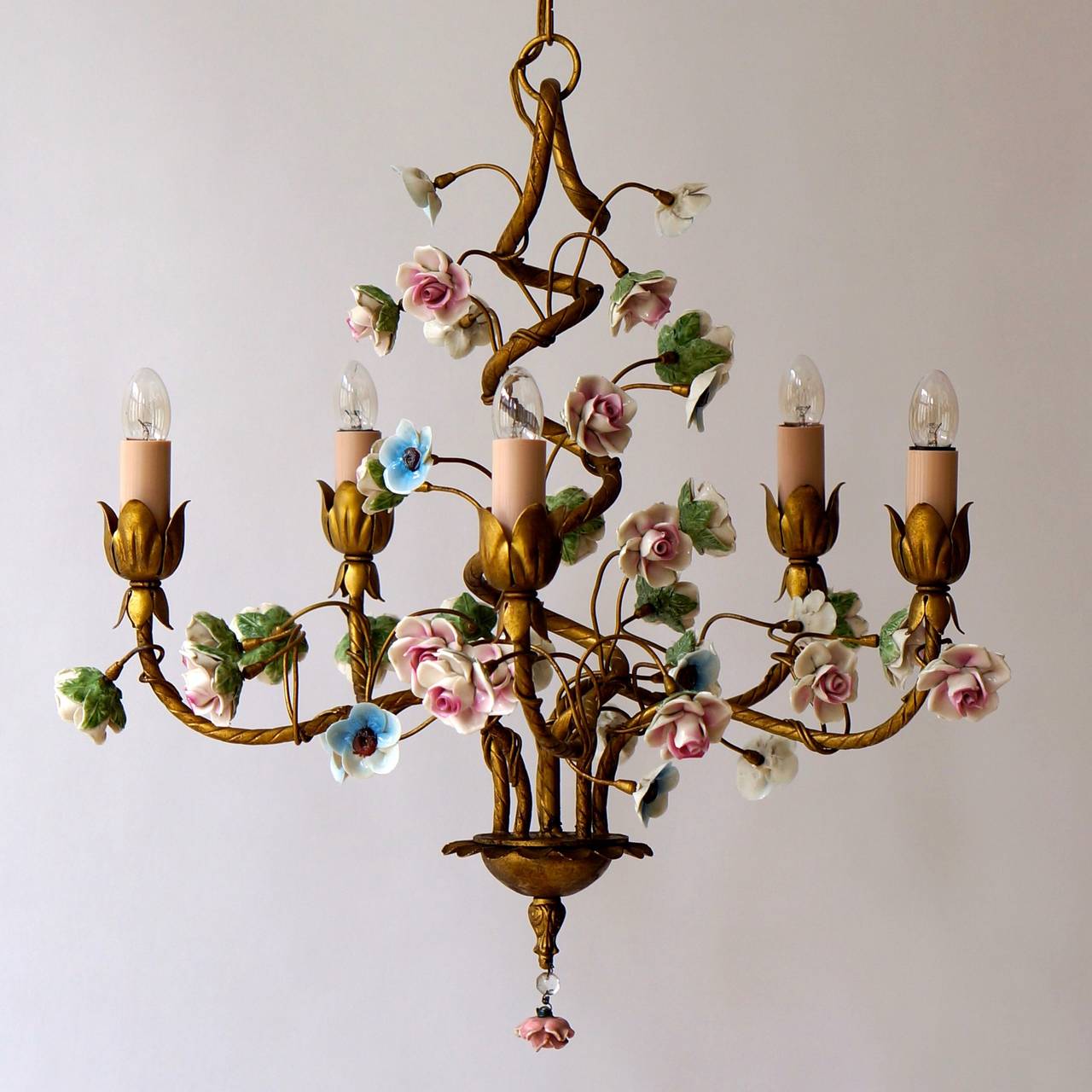 Italian Tole Chandelier with Porcelain Flowers In Excellent Condition In Antwerp, BE