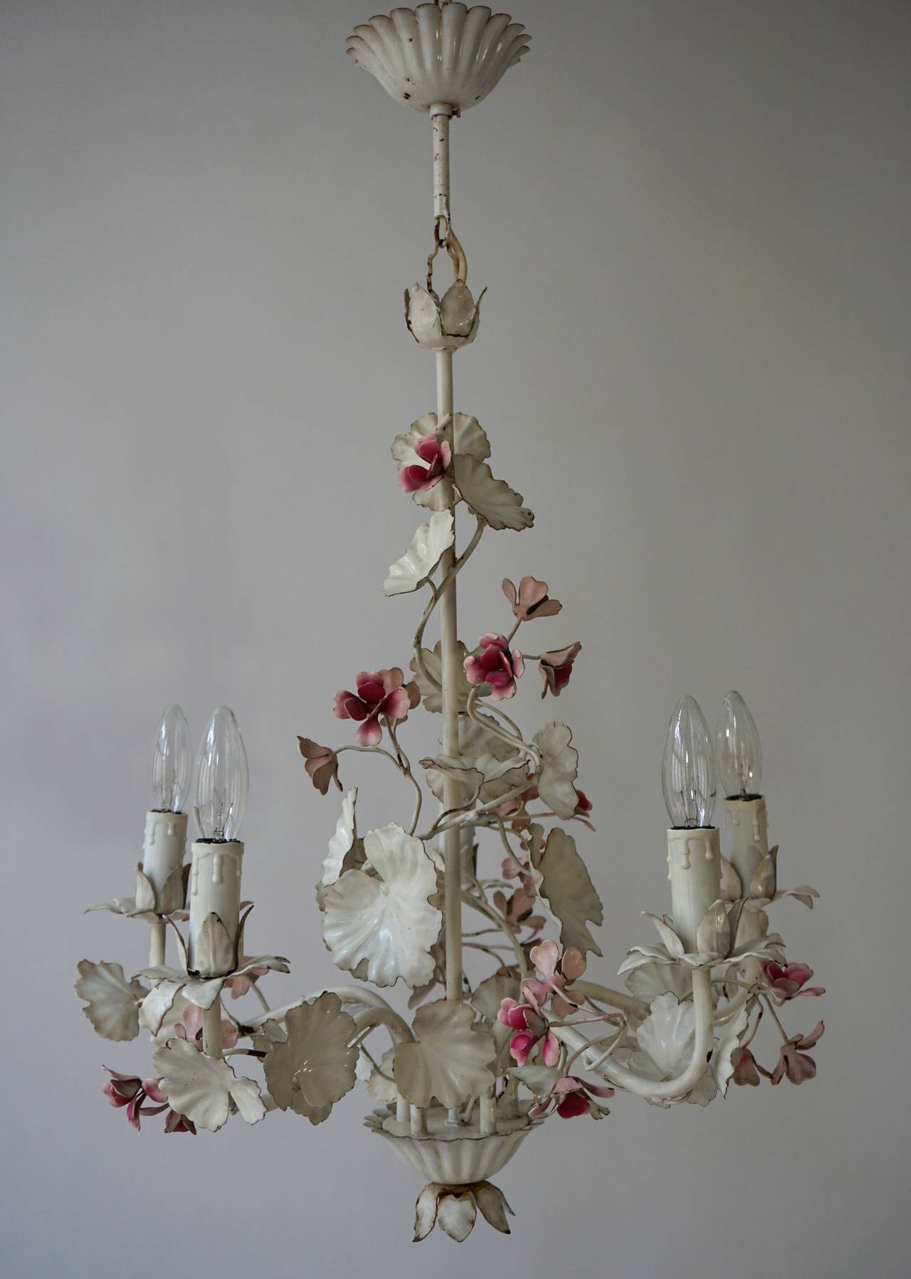 Italian painted metal chandelier with ping flowers and white leaves.
The light requires five single E14 screw fit lightbulbs (60Watt max.) LED compatible.
