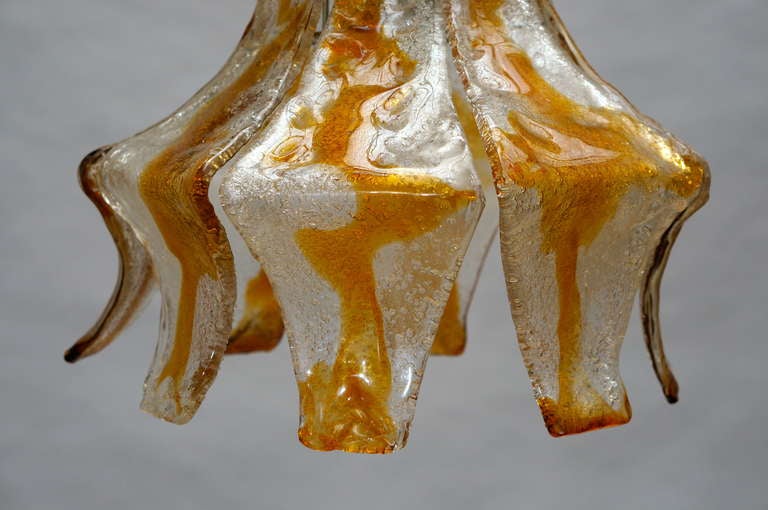 Kronleuchter aus mundgeblasenem Bernsteinglas aus Muranoglas (Ende des 20. Jahrhunderts) im Angebot