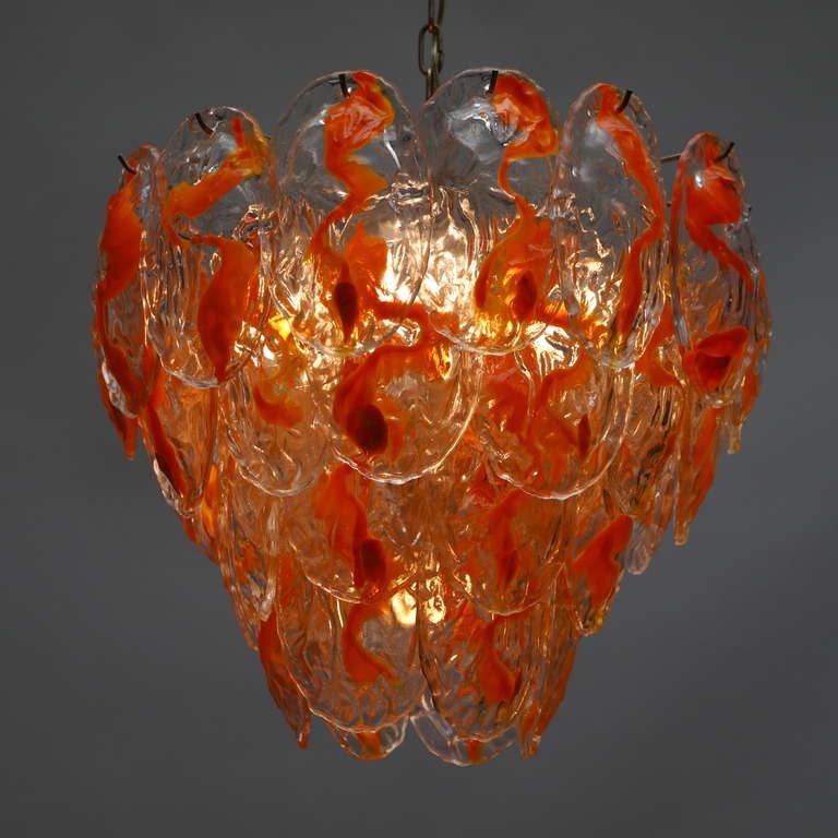 Mid-Century Modern Grand lustre en verre de Murano avec 40 feuilles de verre en vente