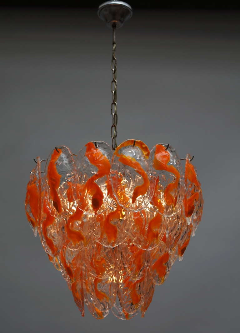 Large Murano Glass Chandelier with 40 Glass Leaves In Good Condition For Sale In Antwerp, BE