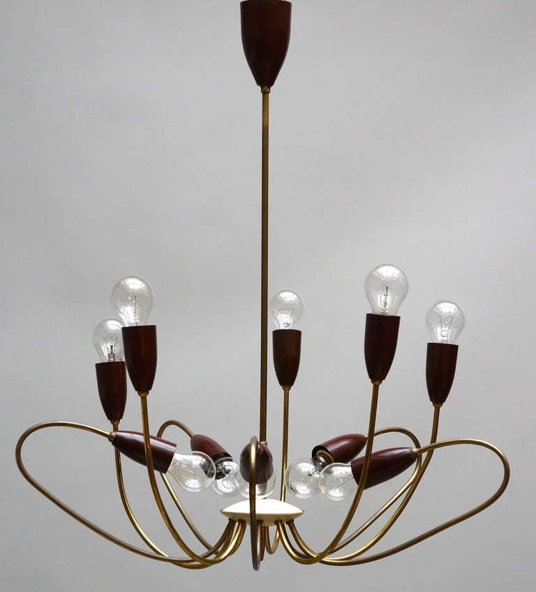 Italian 1950s brass chandelier with ten lights,1950s.
Diameter:70 cm.
Height:80 cm.
