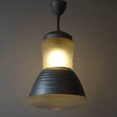 Ensemble de quatre lampes suspendues industrielles