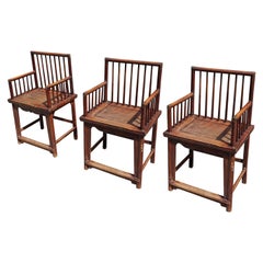 Set di tre eleganti sedie cinesi con schienale a fuso dell'inizio del XX secolo