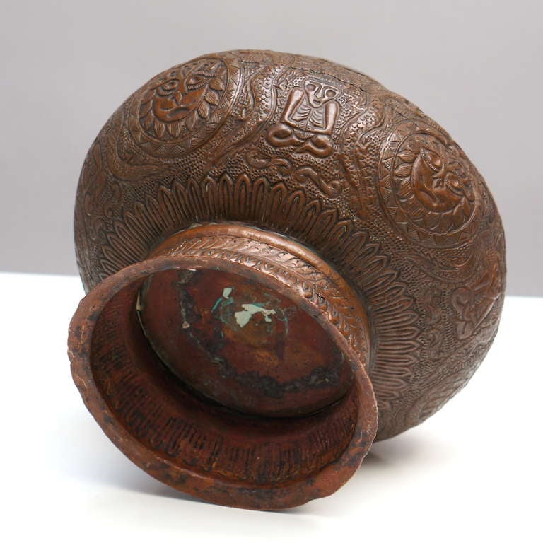 Antique copper vase Central Asia. (Kazagstan).
Diameter:33 cm.
Height:24 cm.