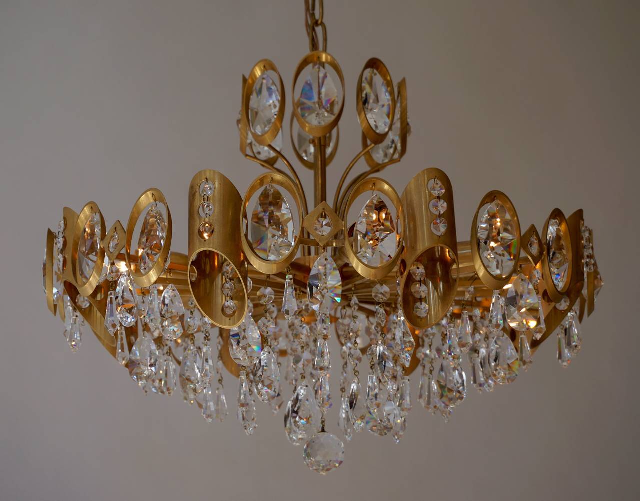 20th Century Palwa Sciolari Brass and Faceted Crystal Chandelier For Sale
