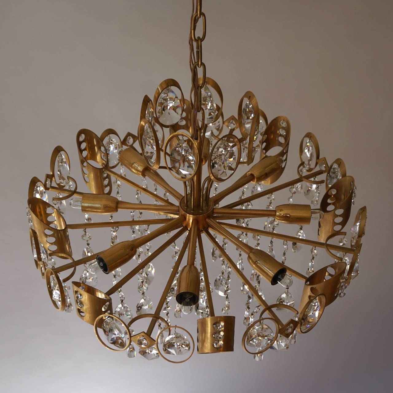 Palwa Sciolari Brass and Faceted Crystal Chandelier For Sale 3