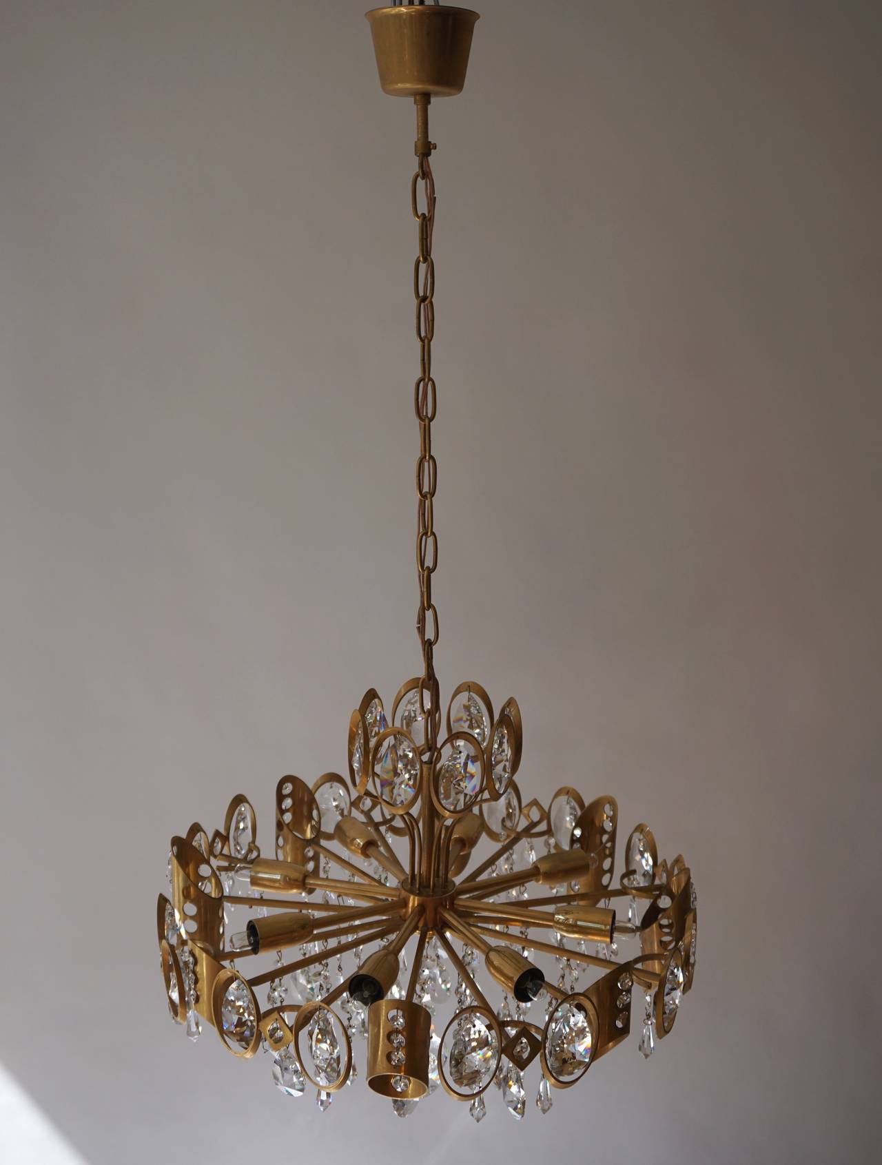 Palwa Sciolari Brass and Faceted Crystal Chandelier For Sale 4