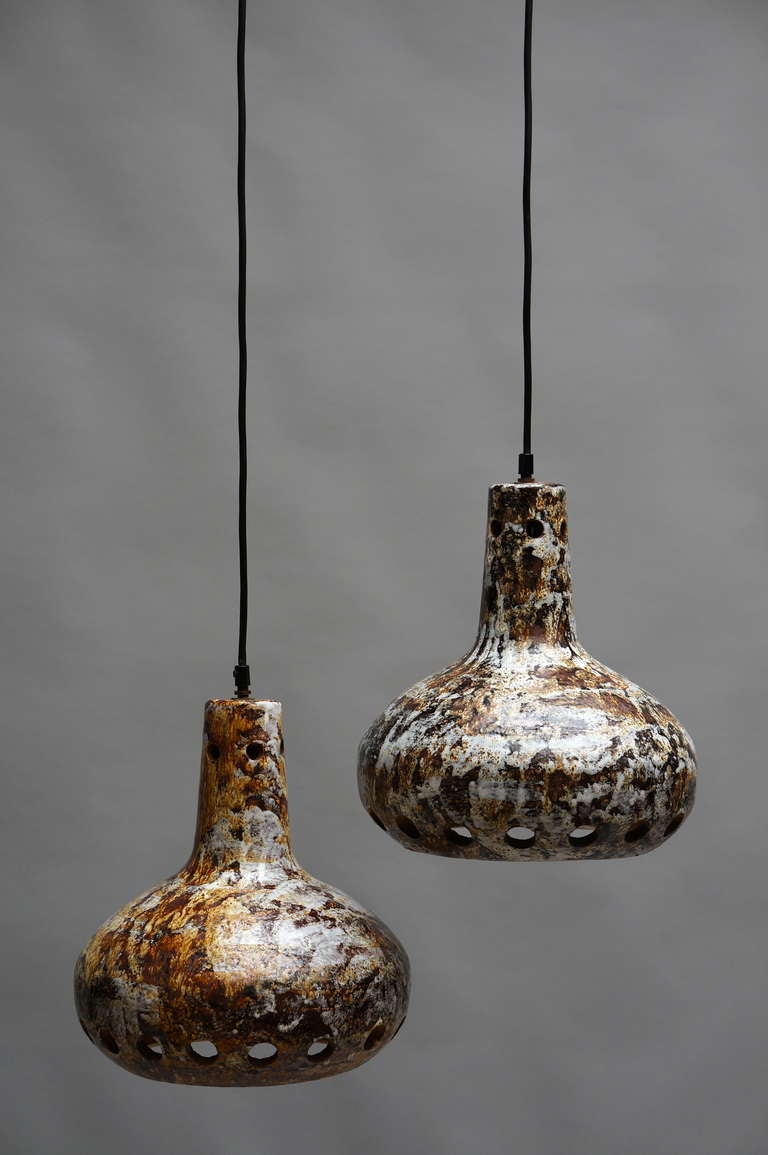 Pair of Ceramic Pendant Lamps In Excellent Condition In Antwerp, BE