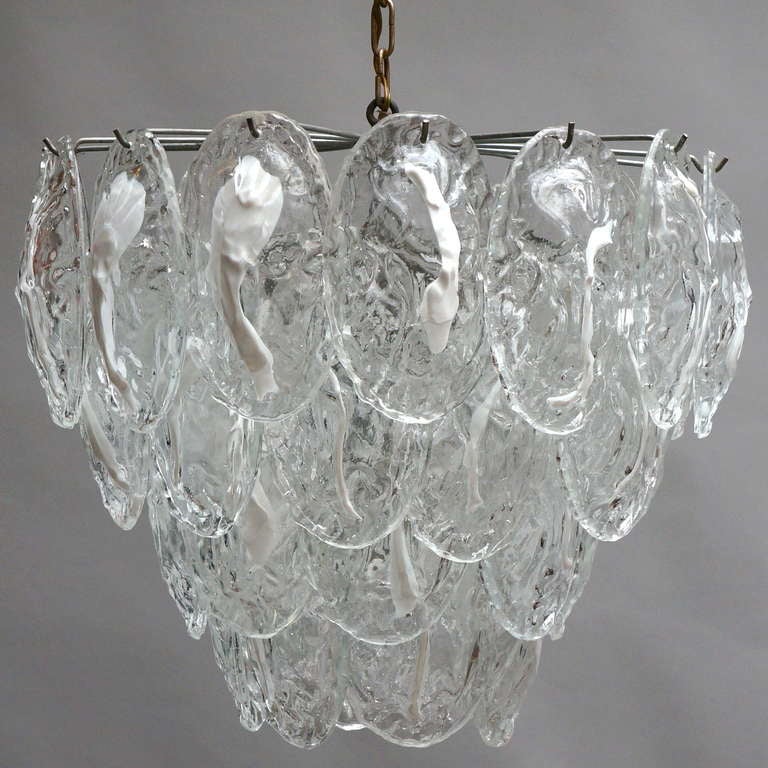 Large Murano chandelier with four rows of clear and white glass leaves. The body is composed of 40 leaf-form glass suspended from a chrome frame.