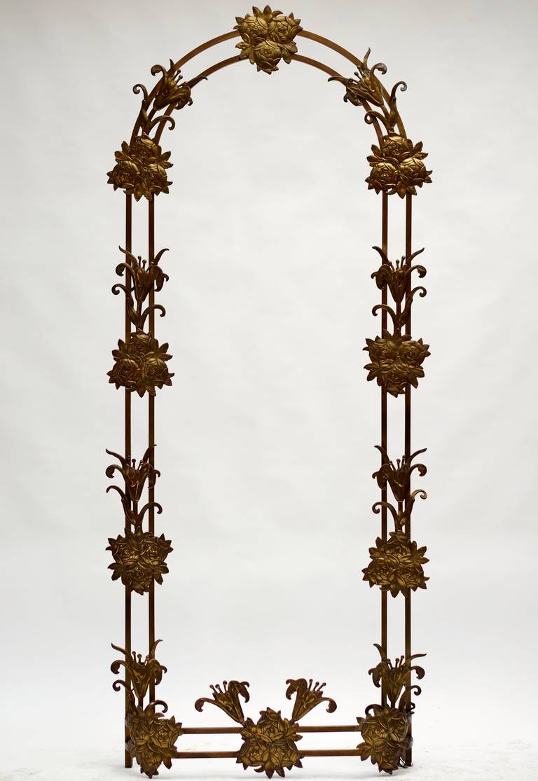 With electric lamp fittings hidden behind the flower swags, standing 214 cm high.
Can also be used as a mirror.