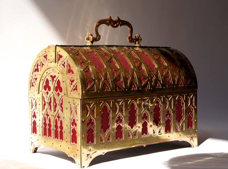 Fabulous Brass and Red Copper Gothic Revival Jewelry Casket In Good Condition In Antwerp, BE
