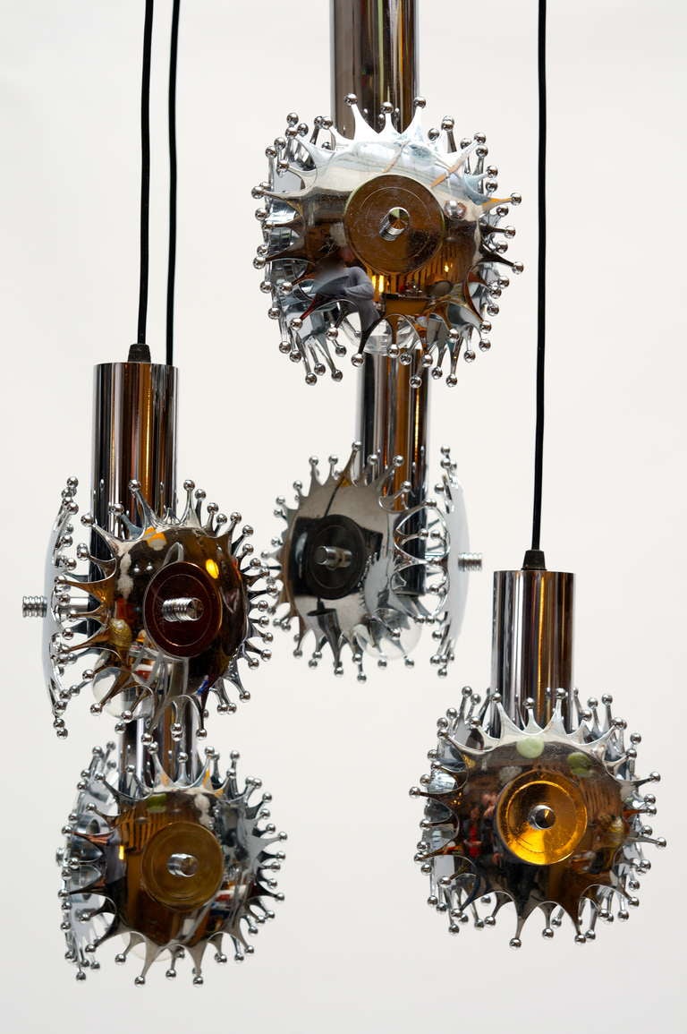 Lampe à suspension sculpturale italienne en chrome poli Bon état - En vente à Antwerp, BE