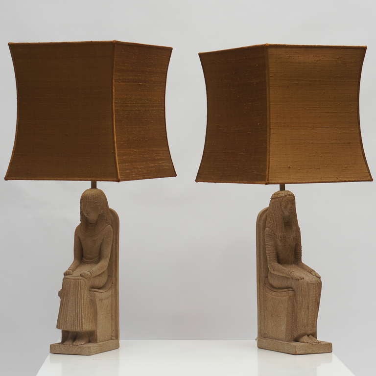 A stunning pair of Egyptian figural 1950s ceramic table lamps.
Height:86 cm.
Width:45 cm.
Depth:45 cm.