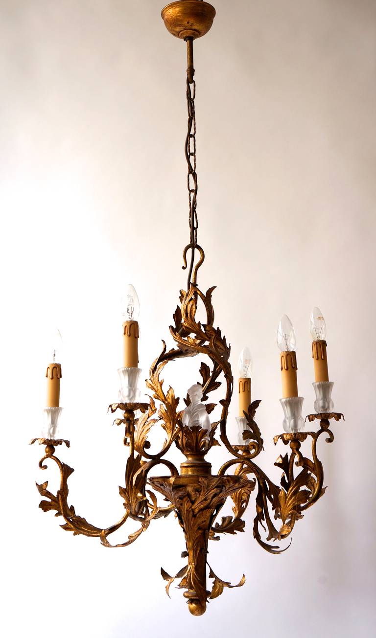 Elegant chandelier with scrolled arms and leaves and unusual frosted crystal candleholders and central figure in the form of a Japanese geisha, circa 1920.

Total height with the chain: 125 cm.
Diameter: 62 cm.
Height fixture 72 cm.