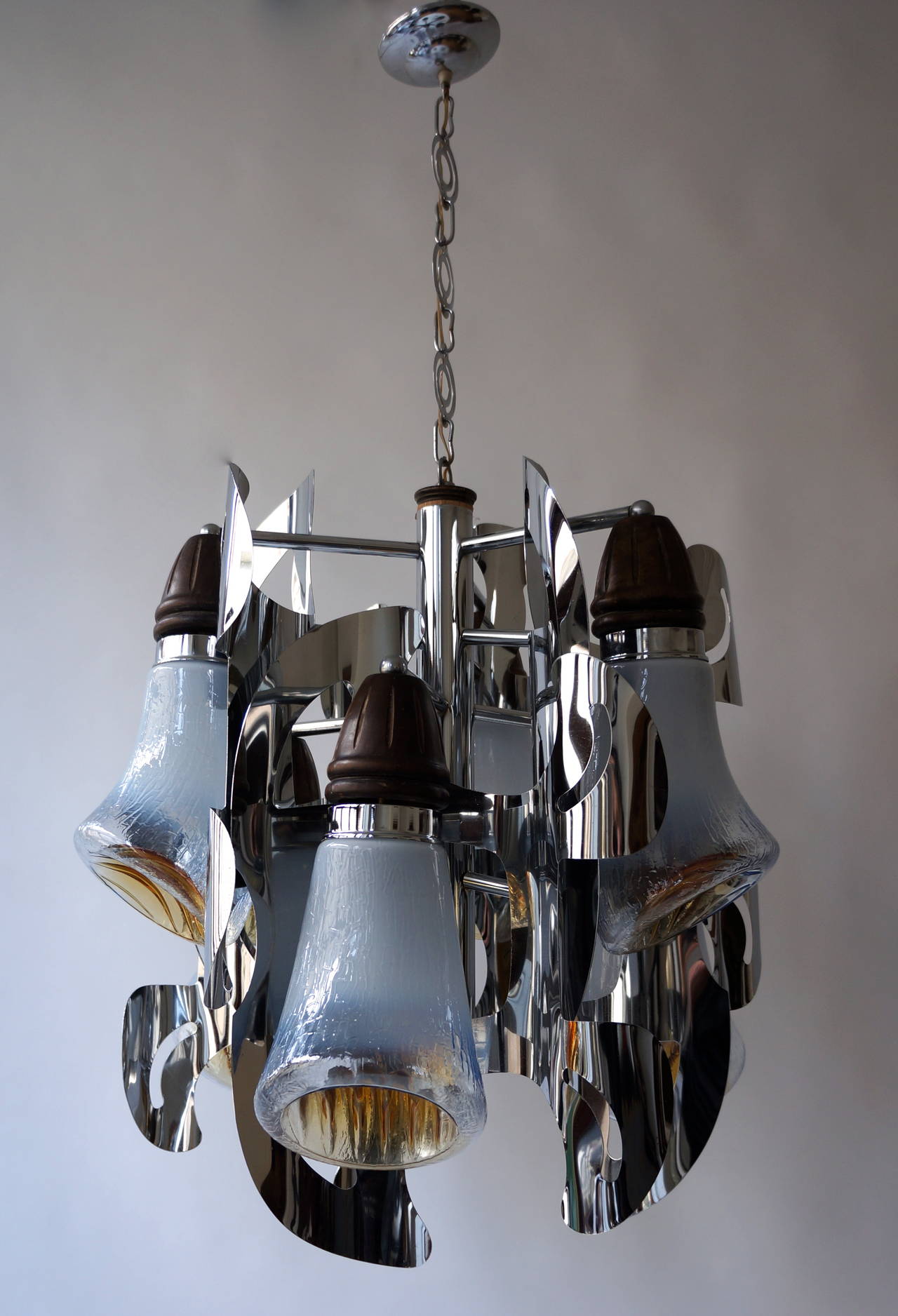 Italian Murano glass chandelier.

Measures: 
Diameter 60 cm.
Height fixture 60 cm.
Total height with chain 108 cm.