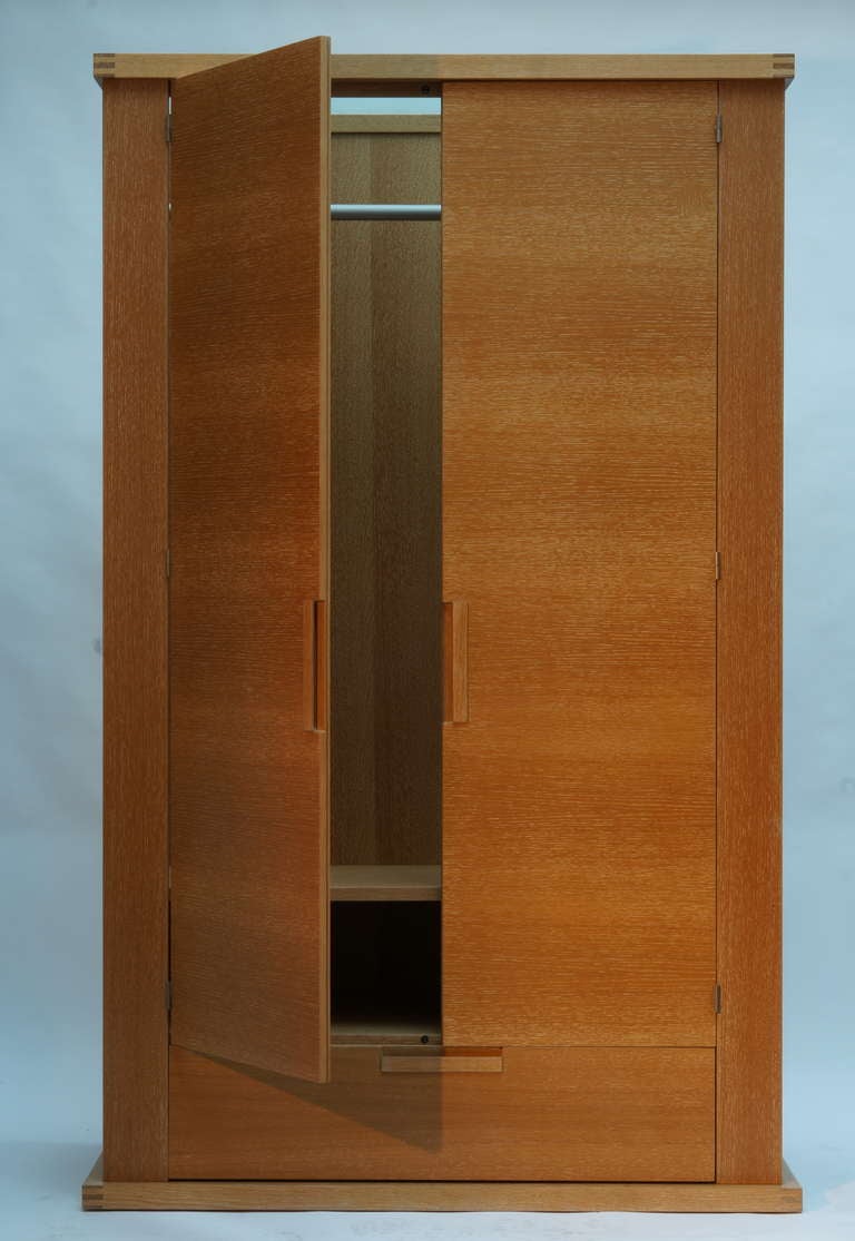 Mid-Century Modern Armoire française en chêne chauffé en vente