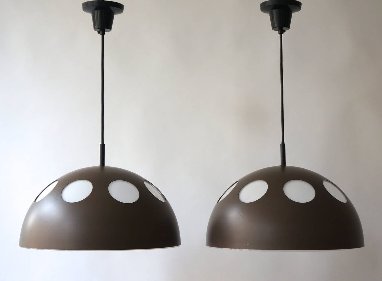 Due lampade a sospensione di RAAK, Amsterdam.
Prezzo per articolo.