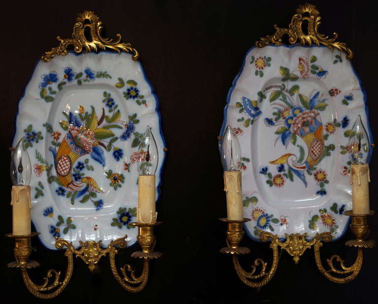 Two wall sconce hand-painted with gilt bronze signed.