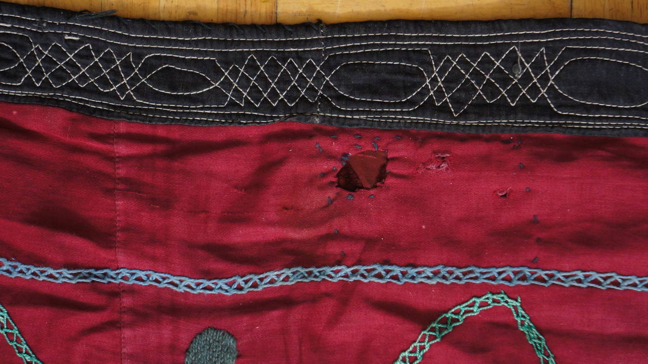 20ième siècle Grande couverture ou tapisserie uzbeke Suzani vintage à l'aiguille en vente