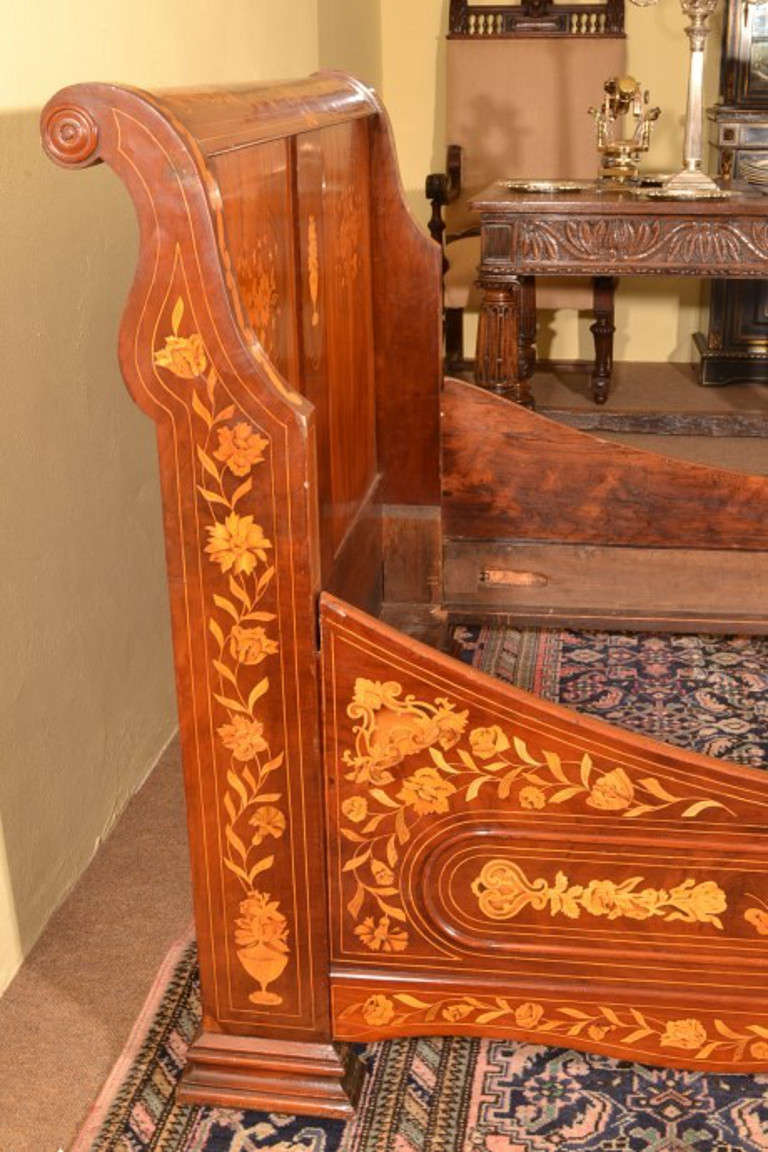 Antique Dutch Mahogany Marquetry Sleigh Bed c.1830 In Excellent Condition In London, GB