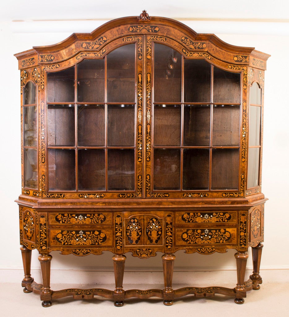 Antique Dutch Walnut Marquetry Display Cabinet c.1780 In Excellent Condition In London, GB