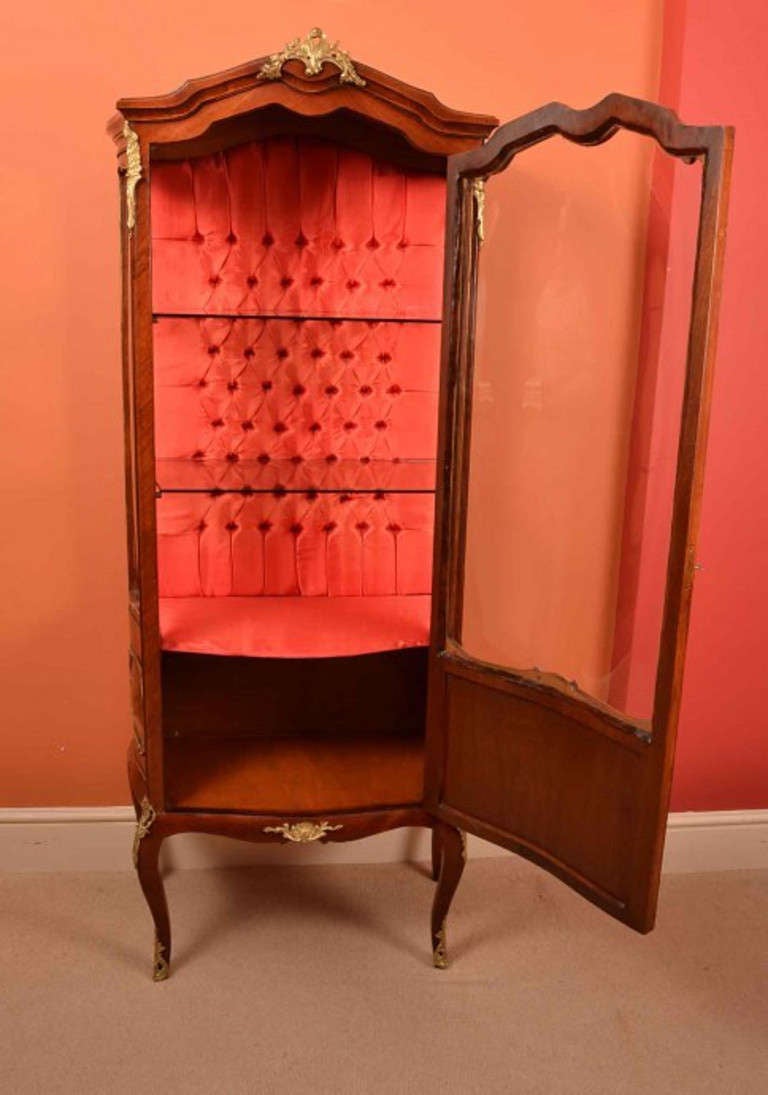 Antique Vernis Martin Display Cabinet Vitrine In Excellent Condition In London, GB