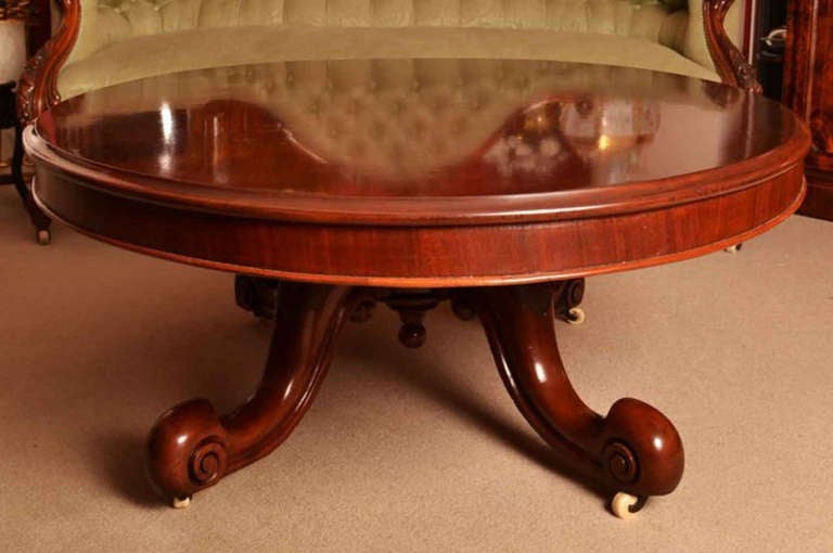 Antique Victorian Mahogany Coffee Table c.1870 In Excellent Condition In London, GB