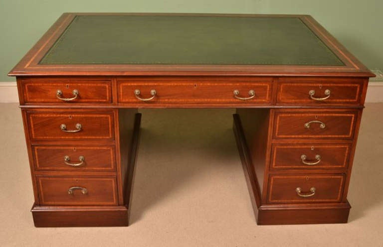 Antique Victorian Inlaid Partners Pedestal Desk ca. 1880 In Excellent Condition In London, GB