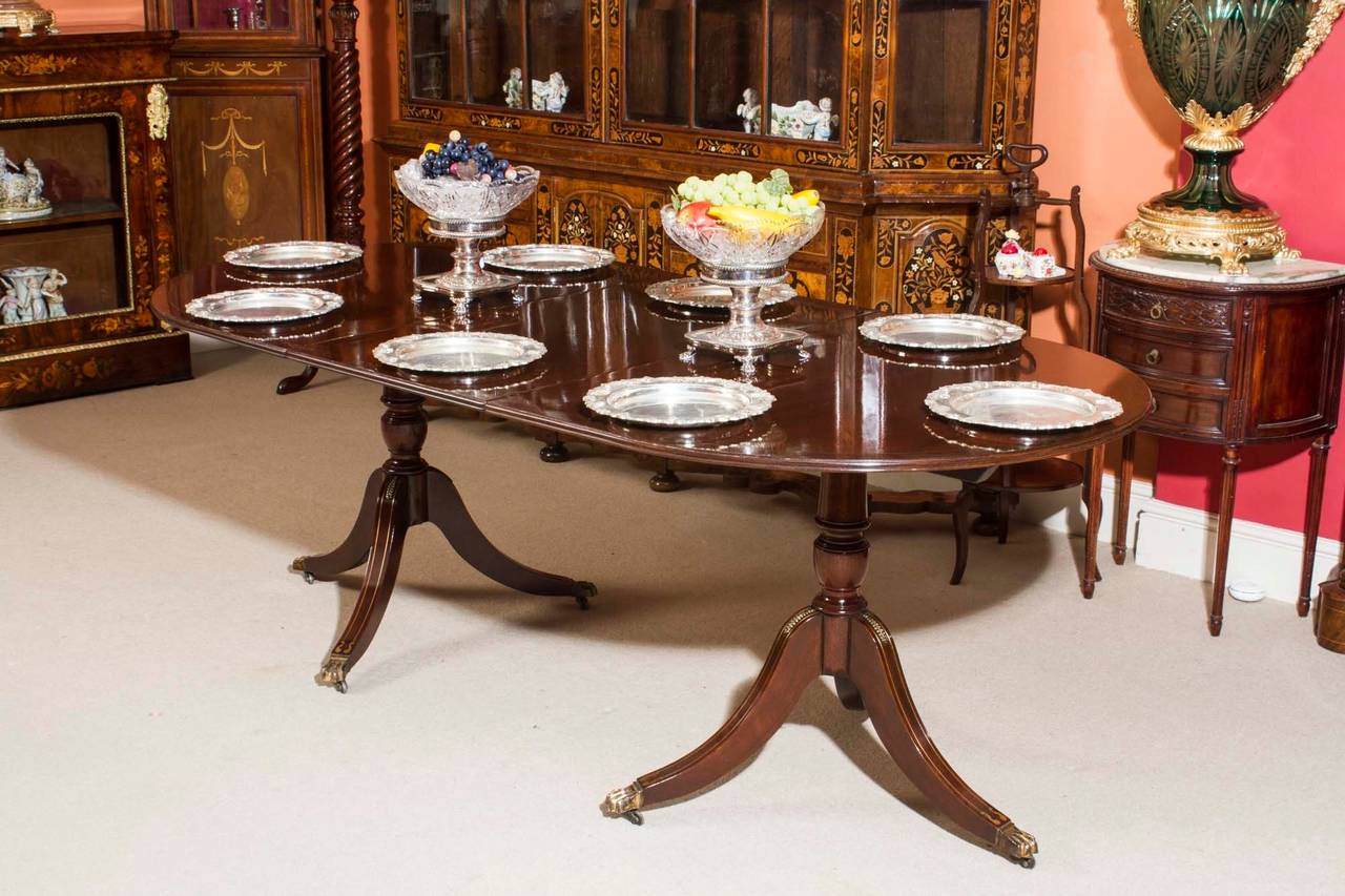 Vintage Regency Style Dining Table and Six Antique Chairs In Excellent Condition In London, GB