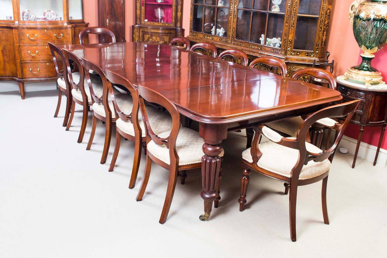 Antique Victorian Dining Table c.1850 & 12 Chairs In Excellent Condition In London, GB