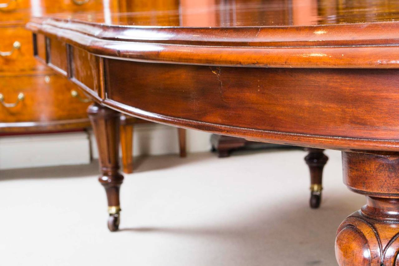 Antique Victorian Extending Dining Table, circa 1870 In Excellent Condition In London, GB