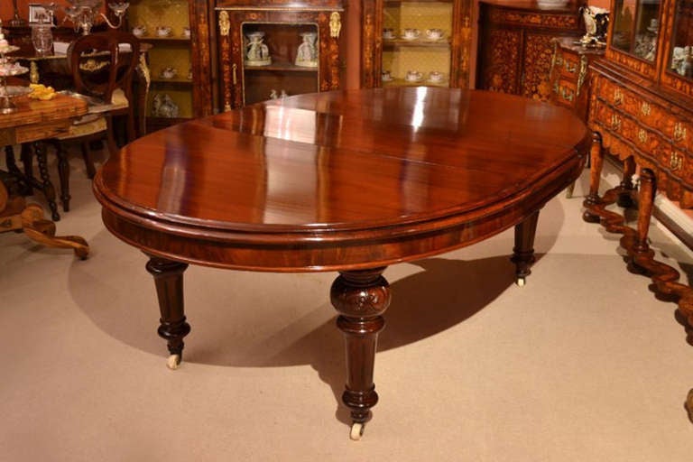 Antique 10ft Victorian Dining Table c.1870 & 10 Chairs In Excellent Condition In London, GB