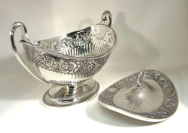 Antique George IV, Scottish Sterling Silver Tureen In Excellent Condition In London, GB