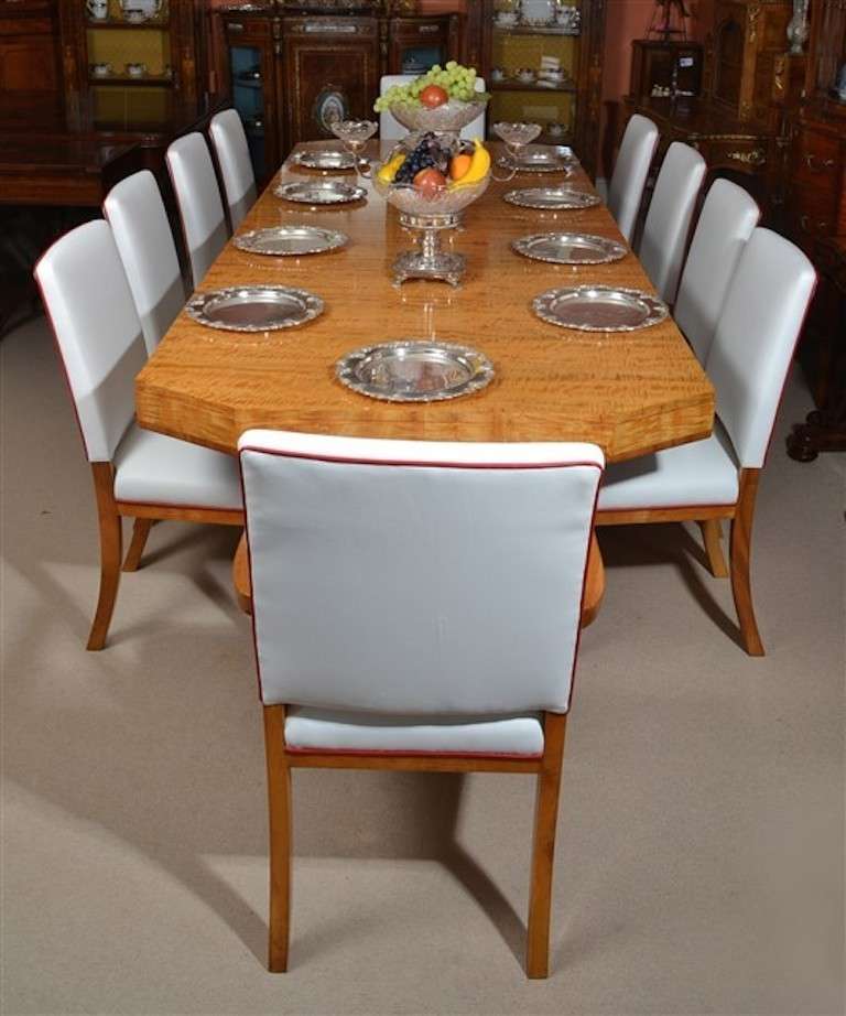 Antique Art Deco Satinwood Dining Table with Ten Chairs In Excellent Condition In London, GB