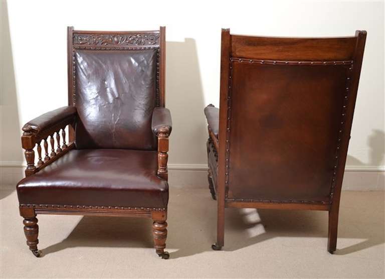19th Century Pair of English Leather Armchairs In Excellent Condition For Sale In London, GB