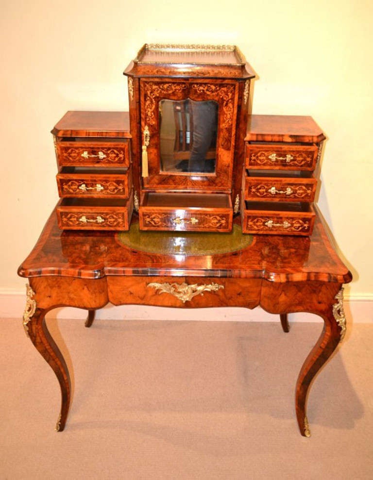 Antique Victorian Walnut Bonheur Du Jour circa 1860