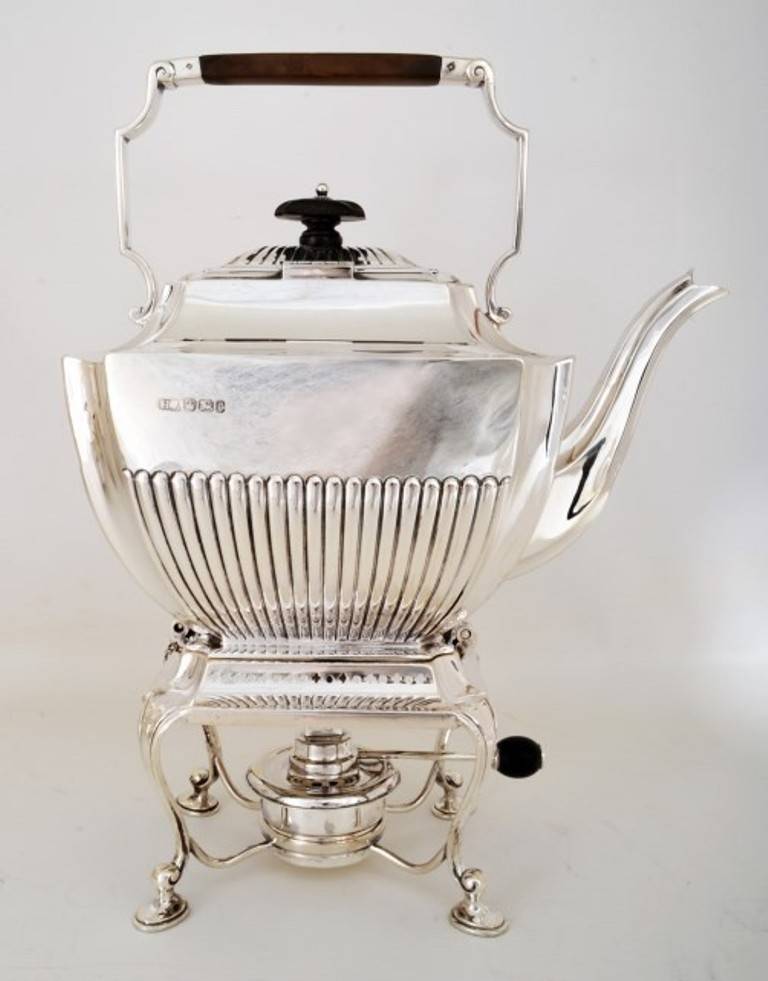 Antique English Silver Five Piece Tea and Coffee Set In Excellent Condition In London, GB