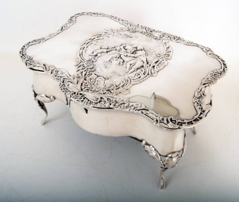 English Antique Silver Jewelry or Ring Box by William Comnys