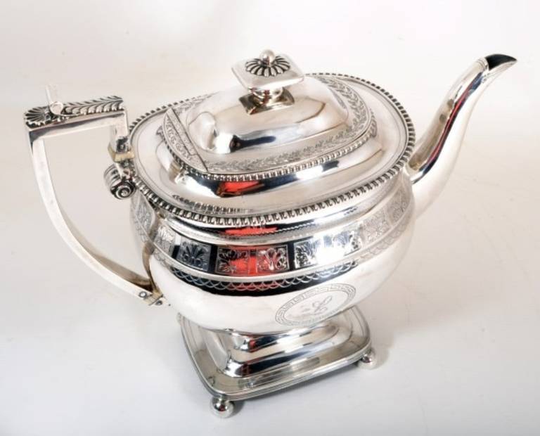 Antique George III Silver Coffee Pot In Good Condition In London, GB
