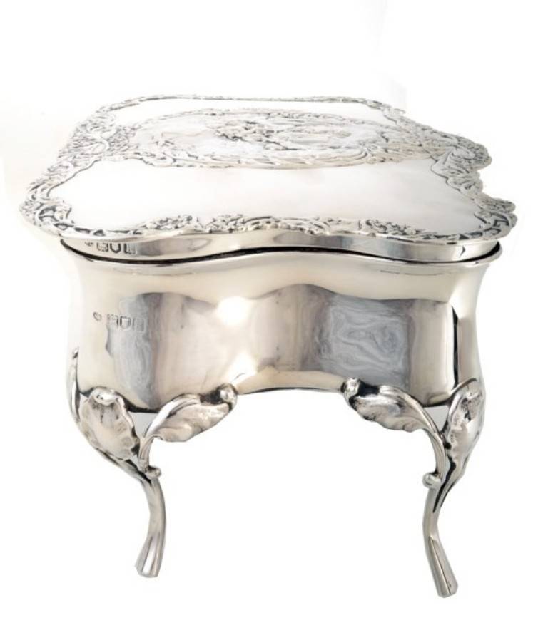 Antique Silver Jewelry or Ring Box by William Comnys In Excellent Condition In London, GB