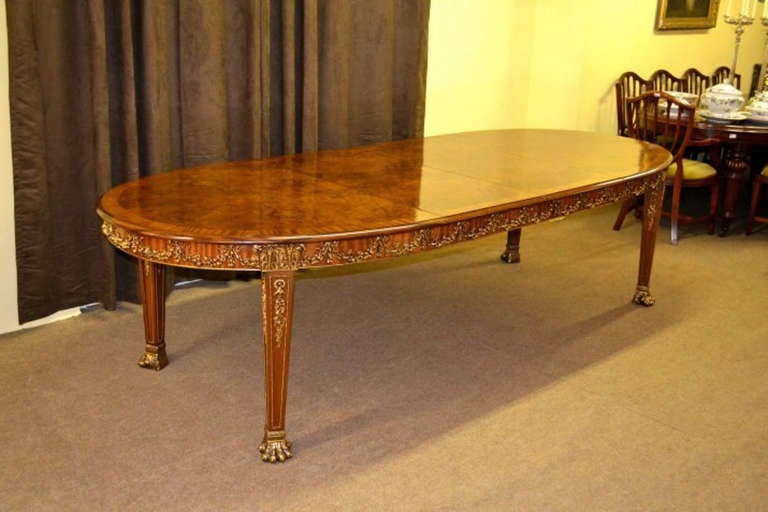 Antique Walnut & Ormolu Dining Table & 10 chairs c.1920 In Excellent Condition In London, GB