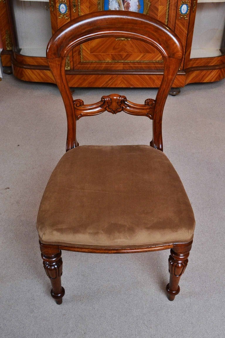 Antique Set of 10 Victorian Balloon Back Dining Chairs In Excellent Condition In London, GB