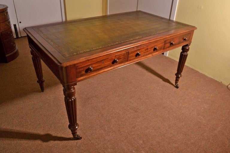 This elegant antique partners writing table / desk will make a wonderful addition to one room in your home or office.

This gorgeous antique desk is crafted from beautiful solid mahogany and dates from around 1860 which makes it early Victorian.

It